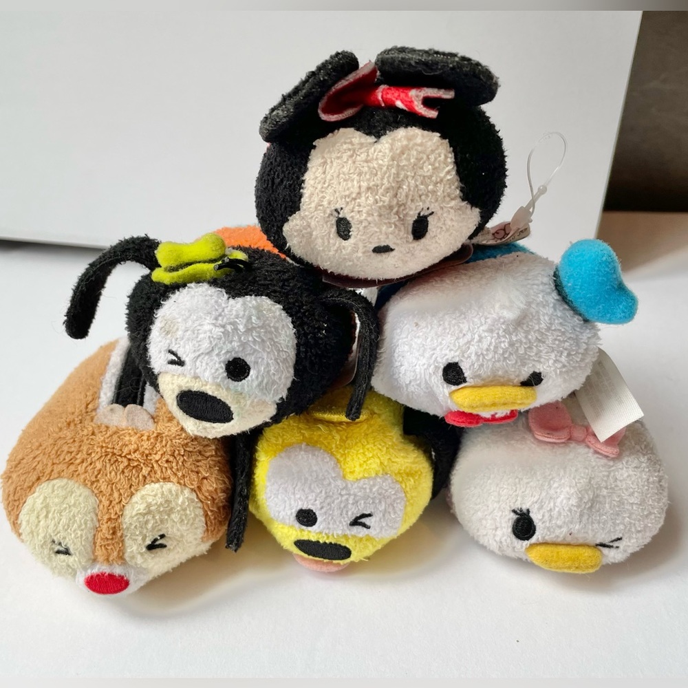 This is a lot of 6 of classic Mickey Mouse tsum tsum
